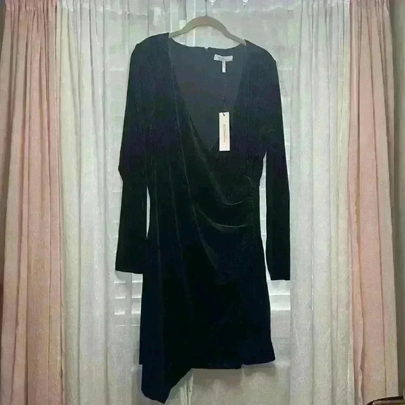 NWT BCBGeneration Women's V-Neck Long-Sleeve Velvet Mini Dress sz 14 Item#8R - Picture 4 of 12